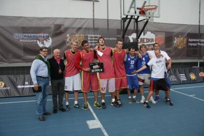 Игроки БК «Рязань» подзаработали на «Железке StreetballChallenge 2012»